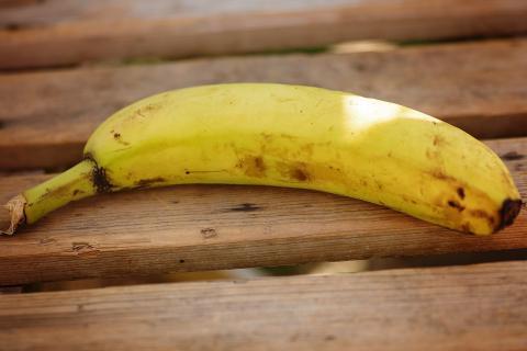 A banana. The French for "a banana" is "une banane".