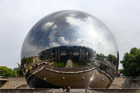 The sphere. The French for "the sphere" is "la sphère".