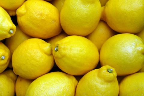 Lemons. The French for "lemons" is "citrons".