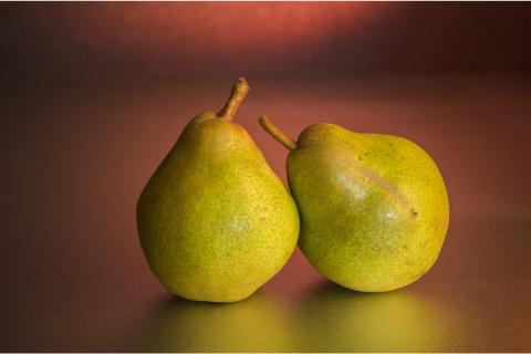 Pears. The French for "pears" is "poires".